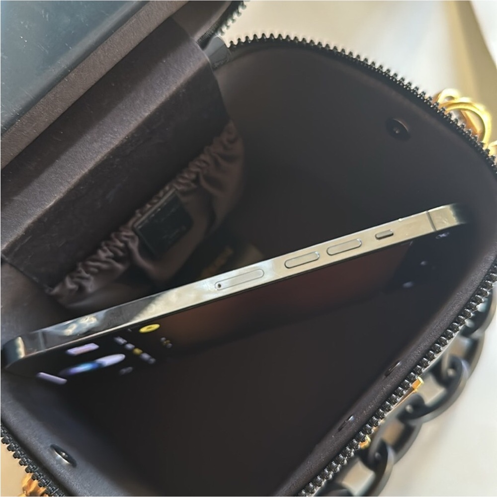 Yves Saint Laurent Beaute VIP Gift Bag Crossbody bag handbag Black New In Box - Picture 8 of 14